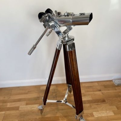 Zeiss binocuars on wooden stand - Aviation and Binoculars Zeiss Binoculars